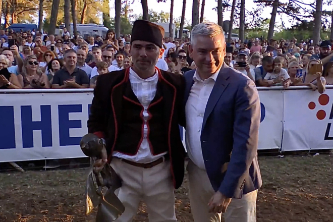 Maksimilijan Rojnić nakon pripetavanja osvojio 51. Trku na prstenac