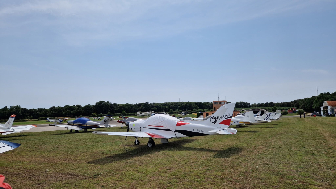 Aeroklub Vrsar prozvao Općinu: „50 godina gradili smo aerodrom svojim novcem, a sada nas žele izbaciti“