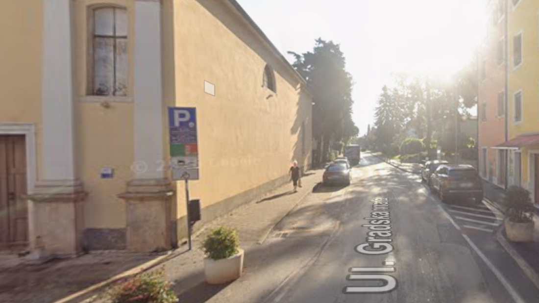 Misterij u Novigradu: Teško ozlijeđeni Slovenac pronađen na ulici, policija istražuje što se dogodilo