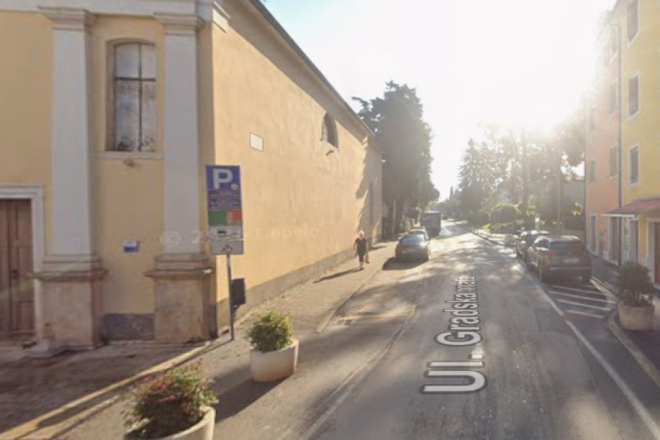 Misterij u Novigradu: Teško ozlijeđeni Slovenac pronađen na ulici, policija istražuje što se dogodilo