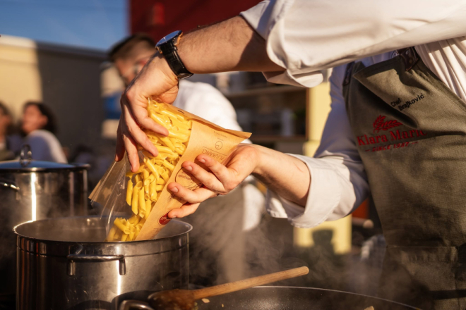 I ove godine na Fužijadu stižu poznati chefovi, a nakon gastronomskog spektakla slijedi fešta uz dobro poznate hitove!
