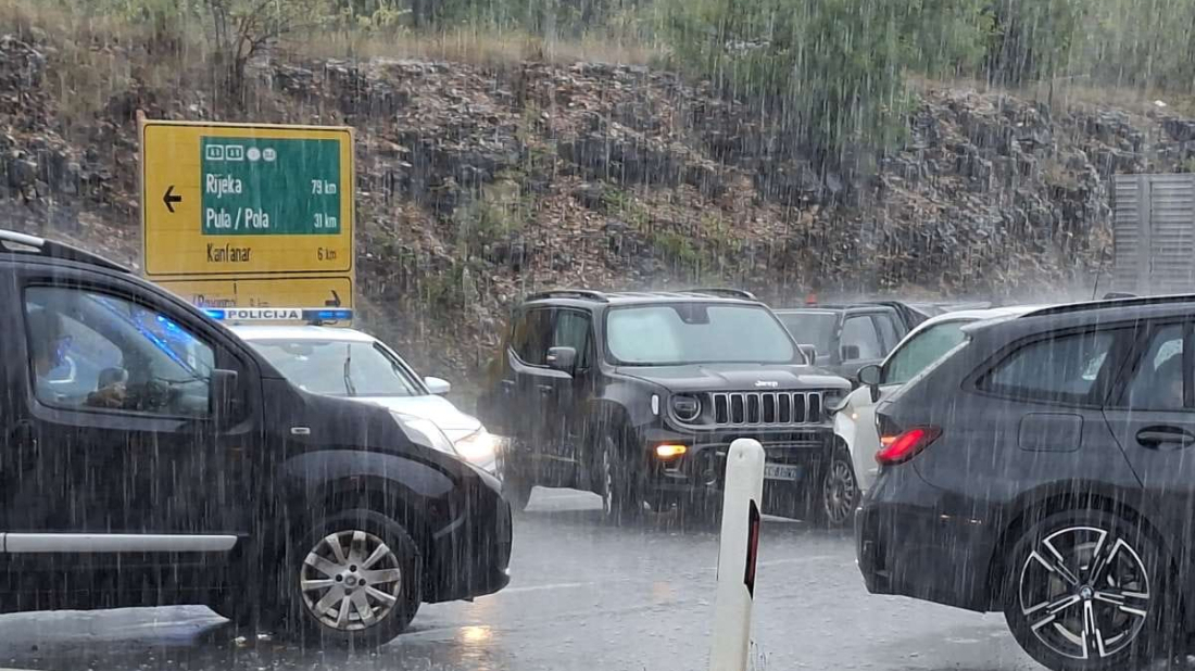 Kiša stvara probleme u prometu: Nesreća na raskrižju kod Sošići prema Limskom kanalu