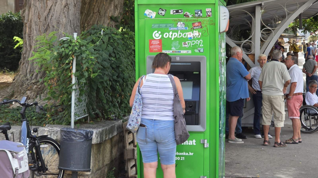 Potrošnja ne posustaje: Hrvati u srpnju trošili više nego lani!