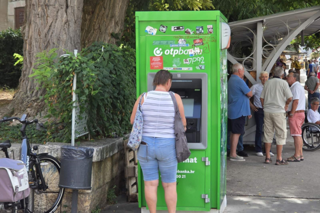 Potrošnja ne posustaje: Hrvati u srpnju trošili više nego lani!