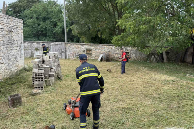 Veliko srce mladih iz Svetvinčenta: Uređuju okućnice, pripremaju drva i pomažu onima kojima je najpotrebnije