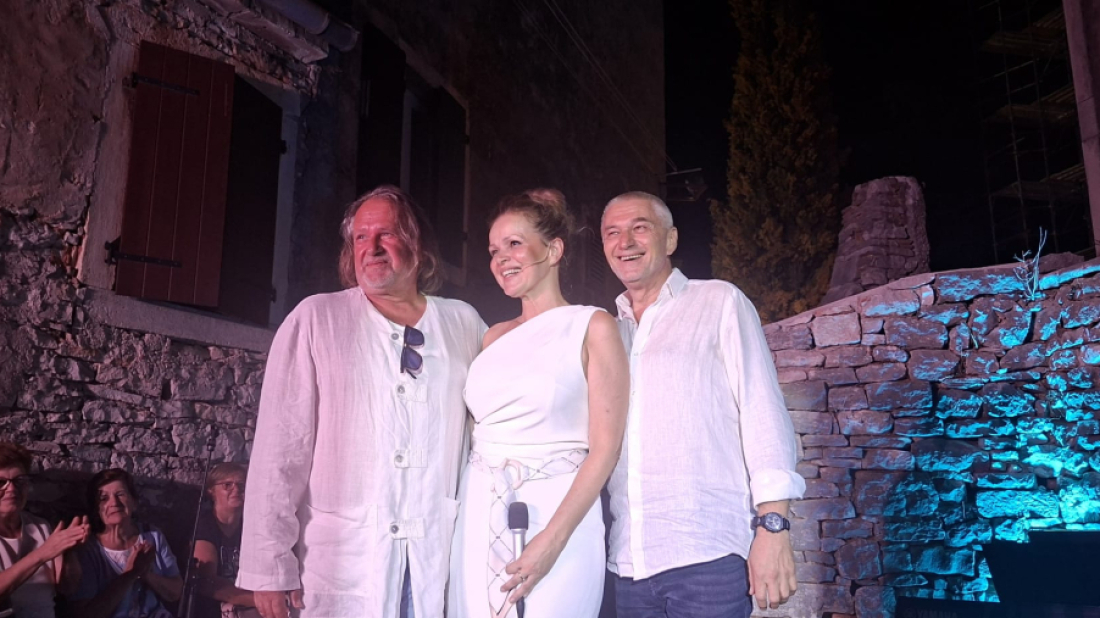 Ovacije u Balama: Sandra Bagarić i Darko Domitrović premijerno izveli 'Život je lijep'