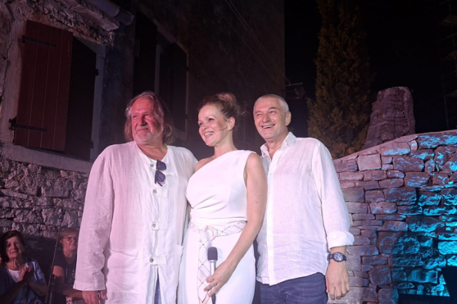 Ovacije u Balama: Sandra Bagarić i Darko Domitrović premijerno izveli 'Život je lijep'