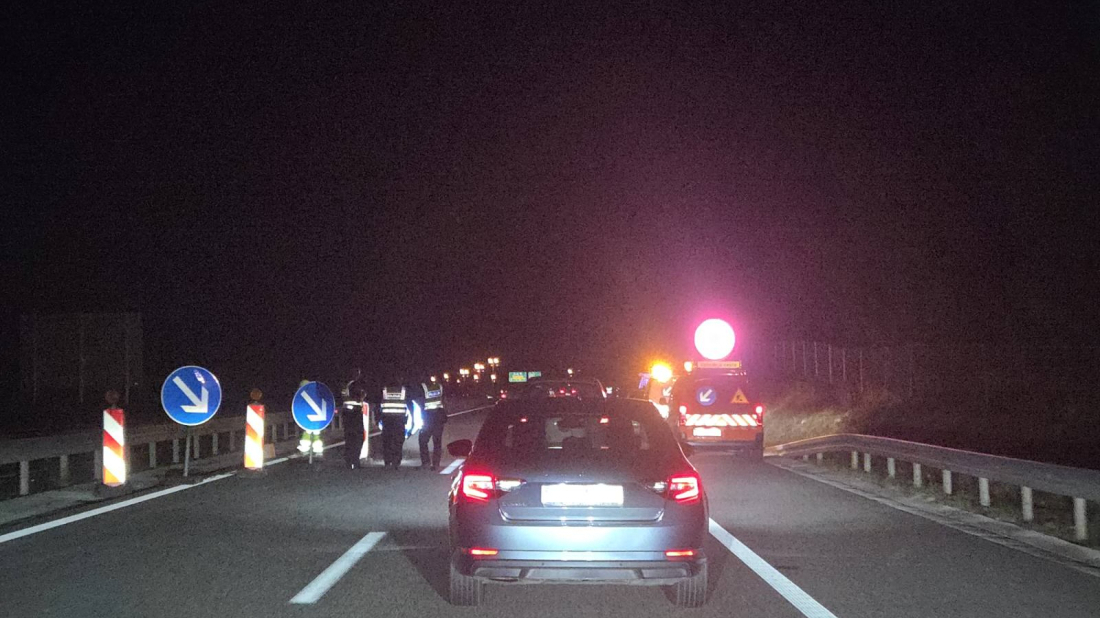 Pijan sjeo na motocikl pa se na Limskoj Dragi zabio u prometni znak, teško je ozlijeđen!