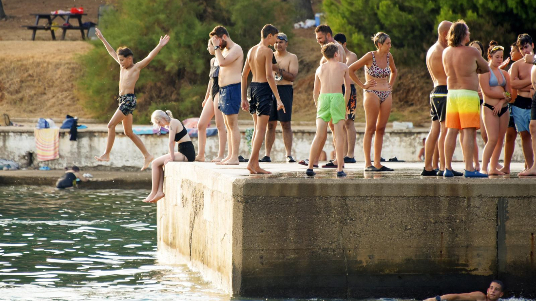 JAKNA UJUTRO, KRATKI RUKAVI POPODNE Pred nama sunčani i vrlo topli dani