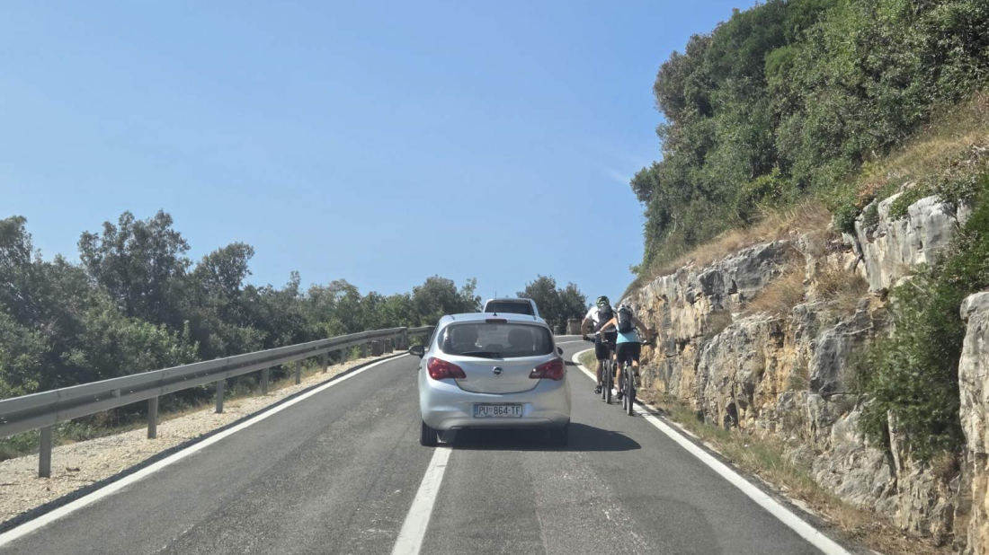 FOTO / Jedva se kreću uzbrdo, iza njih kolone: Ovi prizori prema Limskom kanalu nisu bezazleni