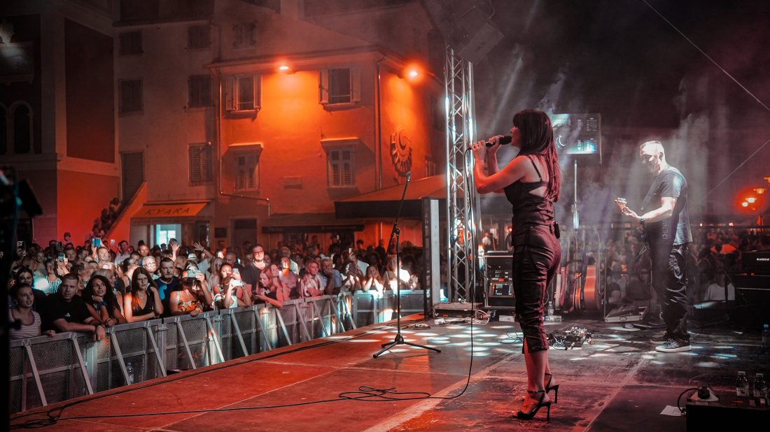 FOTO: Grooversi i Vesna Pisarović raspjevali Rovinj, Eufemia Festival otvoren u sjajnoj atmosferi