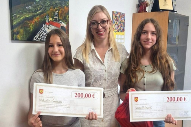 Lupoglav nagradio tri uspješne učenice: Za odlične rezultate svakoj po 200 eura