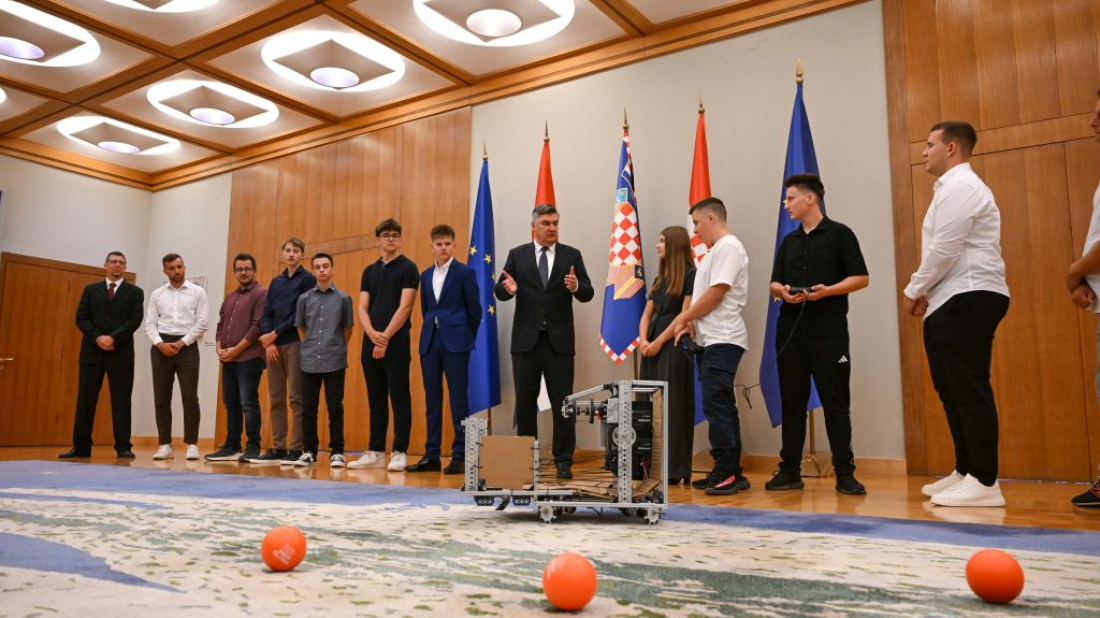 Porečki robotičari kod predsjednika Milanovića: Team Croatia sprema se za veliko svjetsko natjecanje