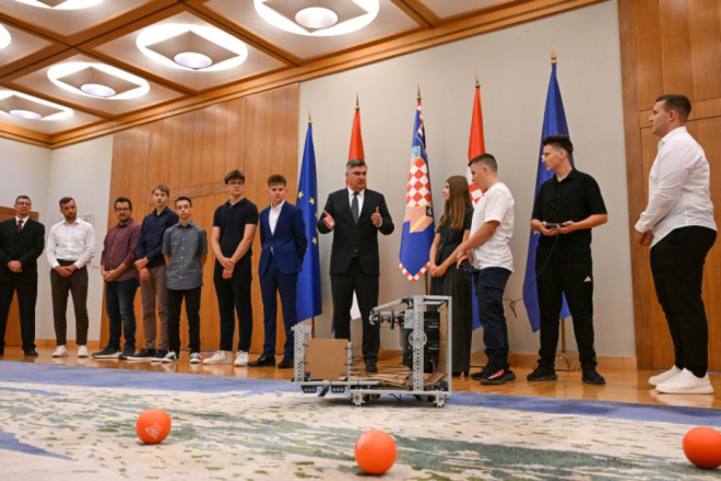 Porečki robotičari kod predsjednika Milanovića: Team Croatia sprema se za veliko svjetsko natjecanje