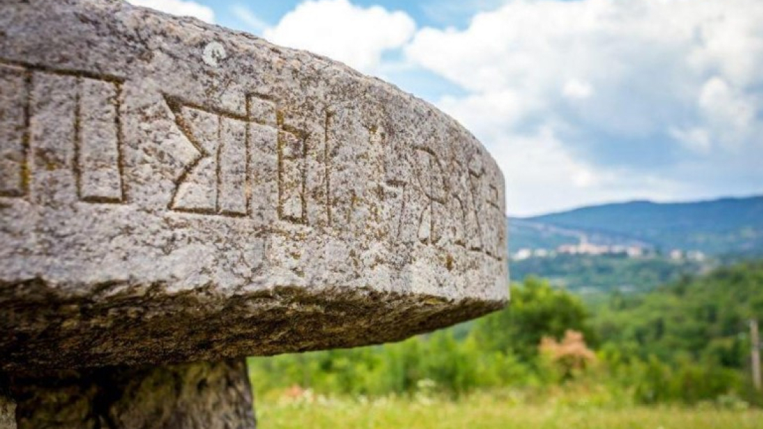 Obnovljena Aleja glagoljaša: 11 spomenika hrvatske pismenosti sačuvano za buduće generacije