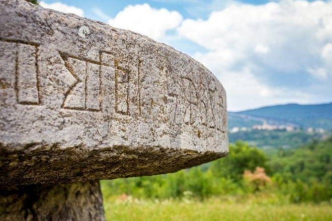 Obnovljena Aleja glagoljaša: 11 spomenika hrvatske pismenosti sačuvano za buduće generacije