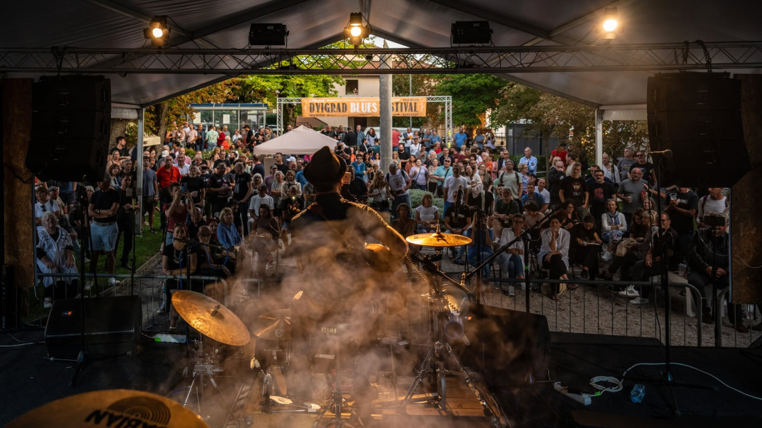 Danas se u Kanfanaru održava Dvigrad Blues Festival: Deset izvođača, vrhunska vina i besplatan ulaz