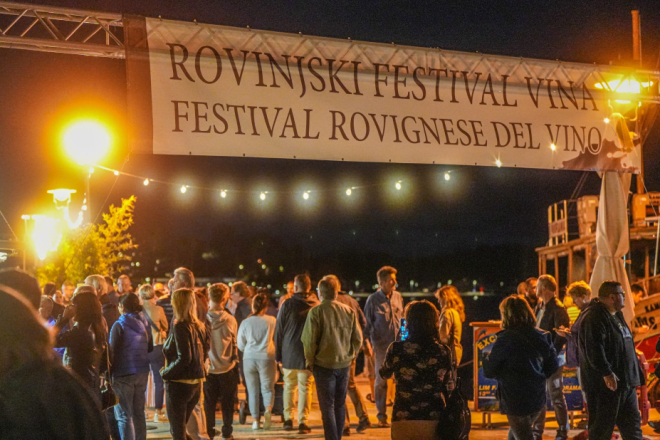 NEDJELJA ZA GUŠT U ROVINJU: Festival vina, Febra i Night Express, Batana i program za najmlađe