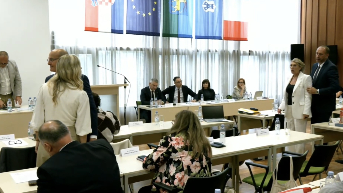 BURNO U SKUPŠTINI! Žestok verbalni sukob Radolović i Peruško, sjednica prekinuta
