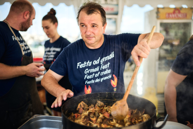 Fešta od grmali vraća se u Funtanu: Brodeti, domaće delicije i Tomislav Bralić s klapom Intrade