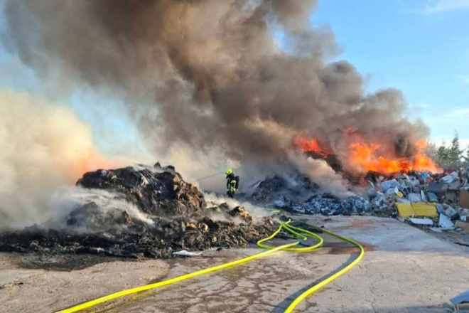 Požar u industrijskoj zoni Galižana: Na terenu 12 vatrogasaca
