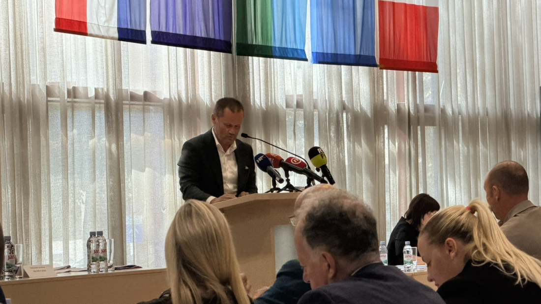 Bratulić prozvao SDP: „Pausov zaključak nalikuje na plagijat“, spomenuo i supruga Marie Blažina