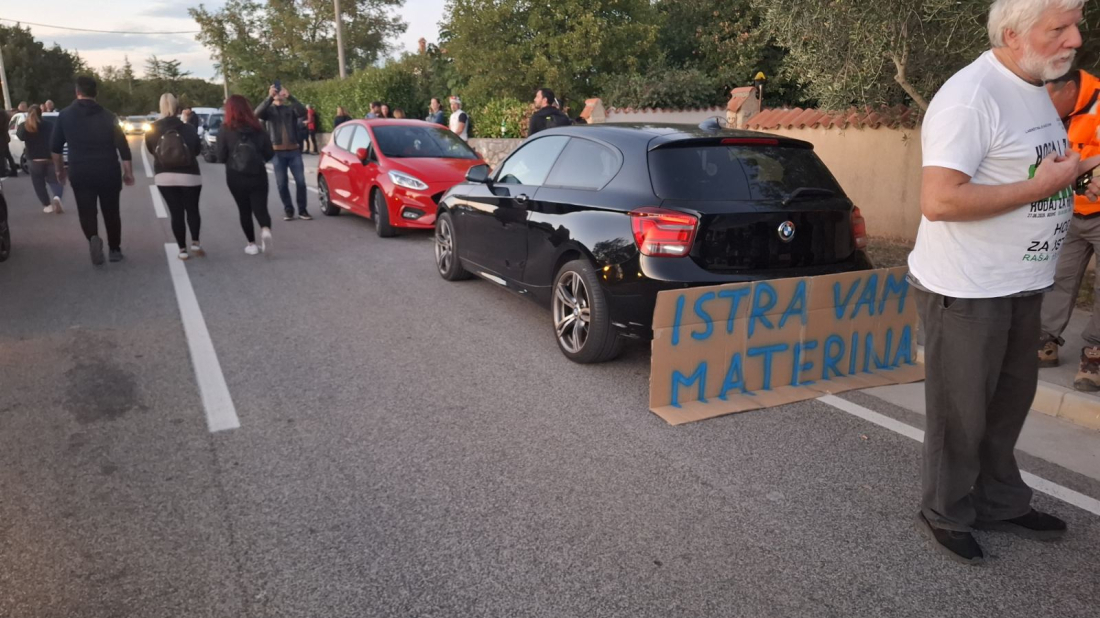 U subotu novo okupljanje ispred Holcima: „Za čisti zrak i zdraviju Labinštinu“