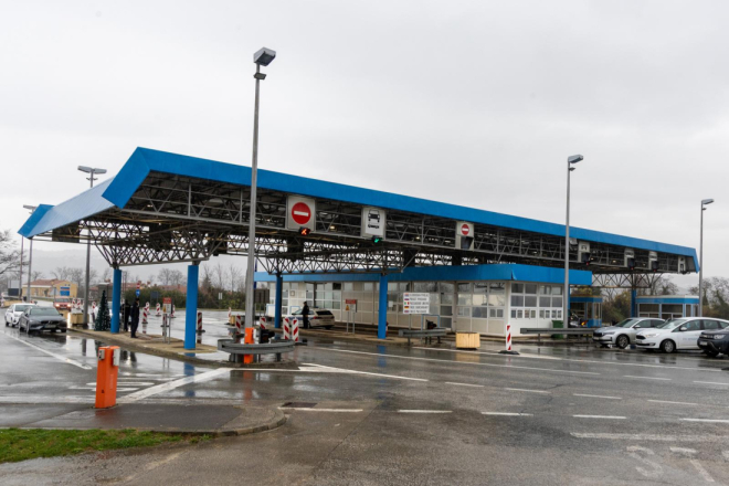 Maloljetnik bez vozačke pokušao pobjeći policiji: Predlažu mu kaznu od 1.770 eura