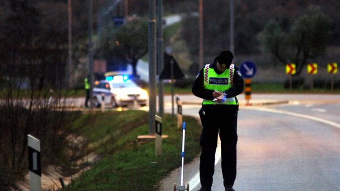 Teška prometna nesreća kod Žminja: Automobil skretao ulijevo, u njega udarilo teretno vozilo