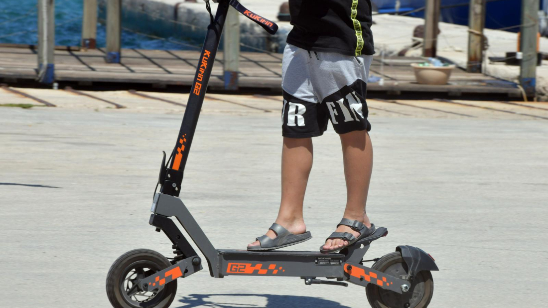 Maloljetnik u Medulinu vozio zabranjeni romobil na jednom kotaču, policija mu ga oduzela
