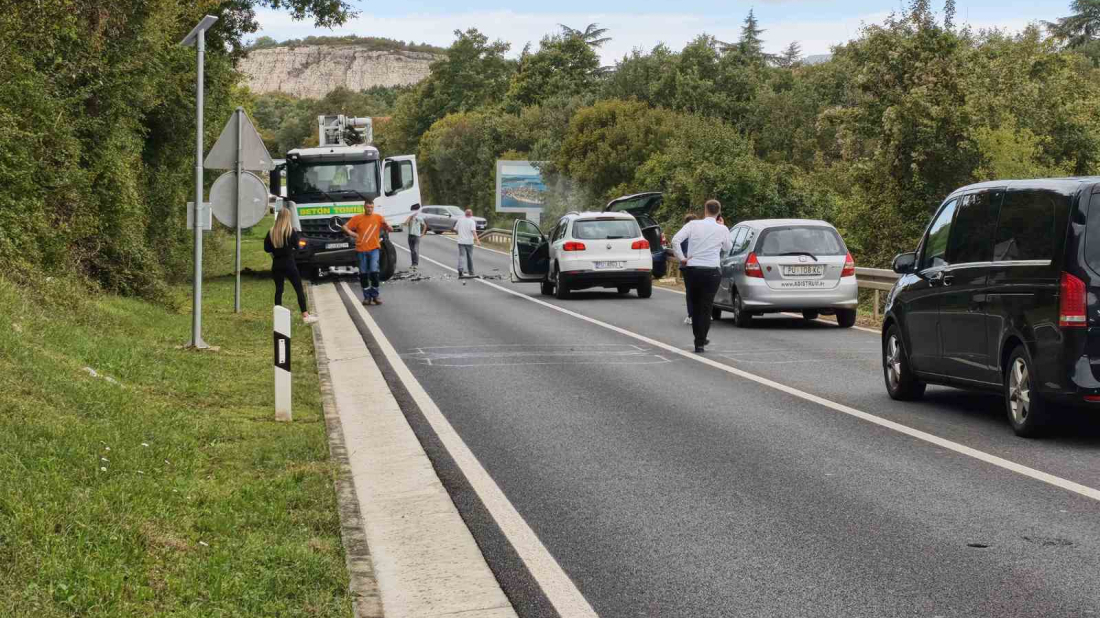 Prometna nesreća na cesti Putini – Sošići: Sudarili se automobil i kamion, na terenu sve žurne službe!