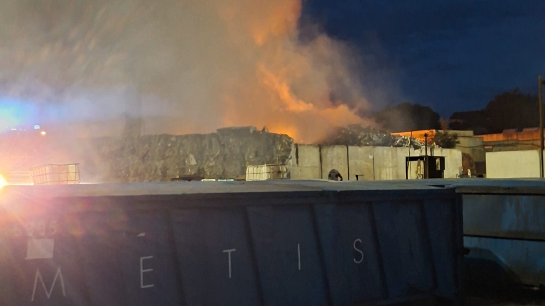 VIDEO/FOTO: Požar u Metisu gasi 20 vatrogasaca s devet vozila!