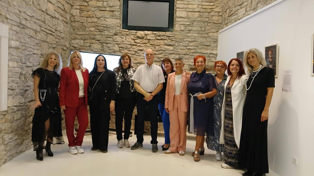 U Balama otvorena dirljiva izložba „Više od dijagnoze”: 14 priča o životu, hrabrosti i nadi