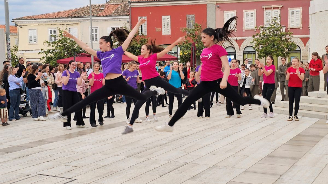 Poreč dobiva svoj „Ponte Rošo”! Kupnjom zanimljivih sitnica pomozite mladim plesačicama do Svjetskog prvenstva