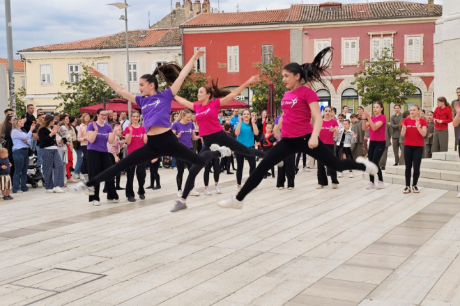 Poreč dobiva svoj „Ponte Rošo”! Kupnjom zanimljivih sitnica pomozite mladim plesačicama do Svjetskog prvenstva