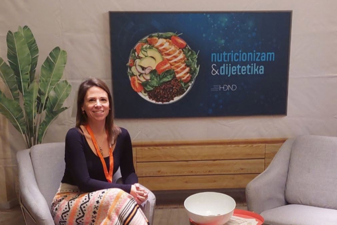 Preskaču doručak, piju premalo vode i posežu za slatkišima: Nutricionistica upozorava na prehranu djece!