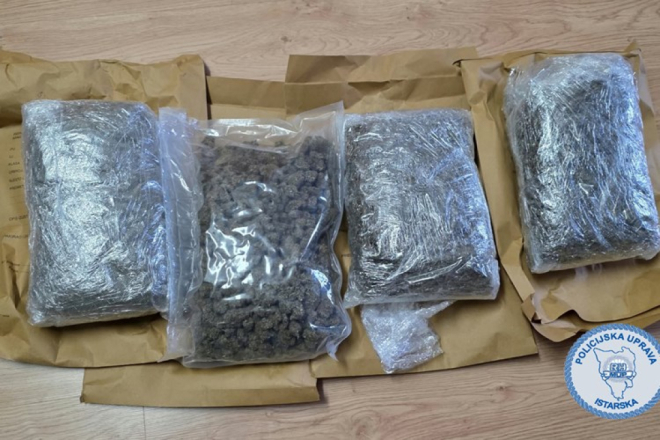 U Puli uhićen 32-godišnjak: Policija mu u stanu pronašla više od dva kilograma marihuane!