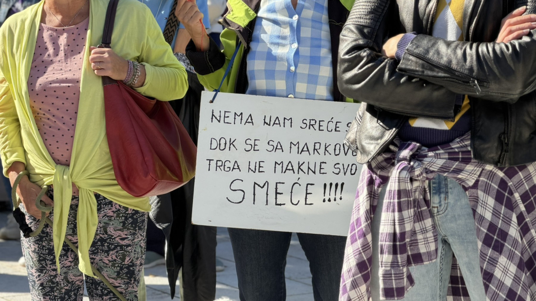 FOTO Uoči sjednice o Kaštijunu u Pazinu: Građani se okupljaju kako bi izrazili nezadovoljstvo!