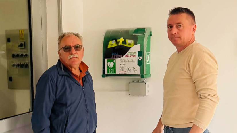 U Kašteliru postavljen defibrilator koji može spasiti život: Dostupan je na ulazu u sportsku dvoranu