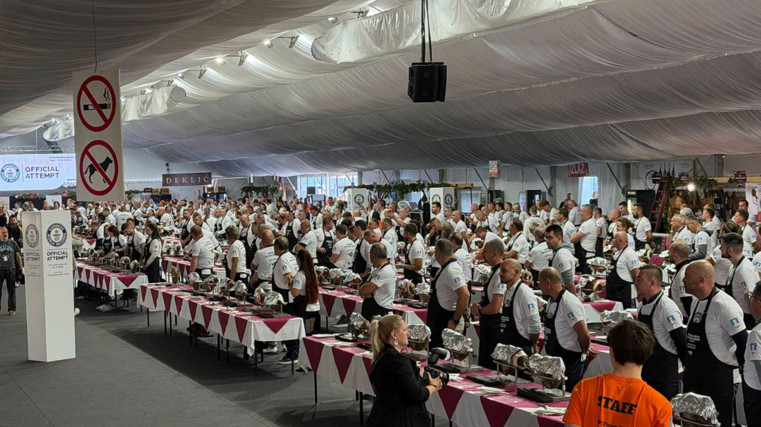 FOTO/VIDEO: 300 ljudi, 300 pršuta i jedan cilj: Tinjan krenuo po Guinnessov rekord