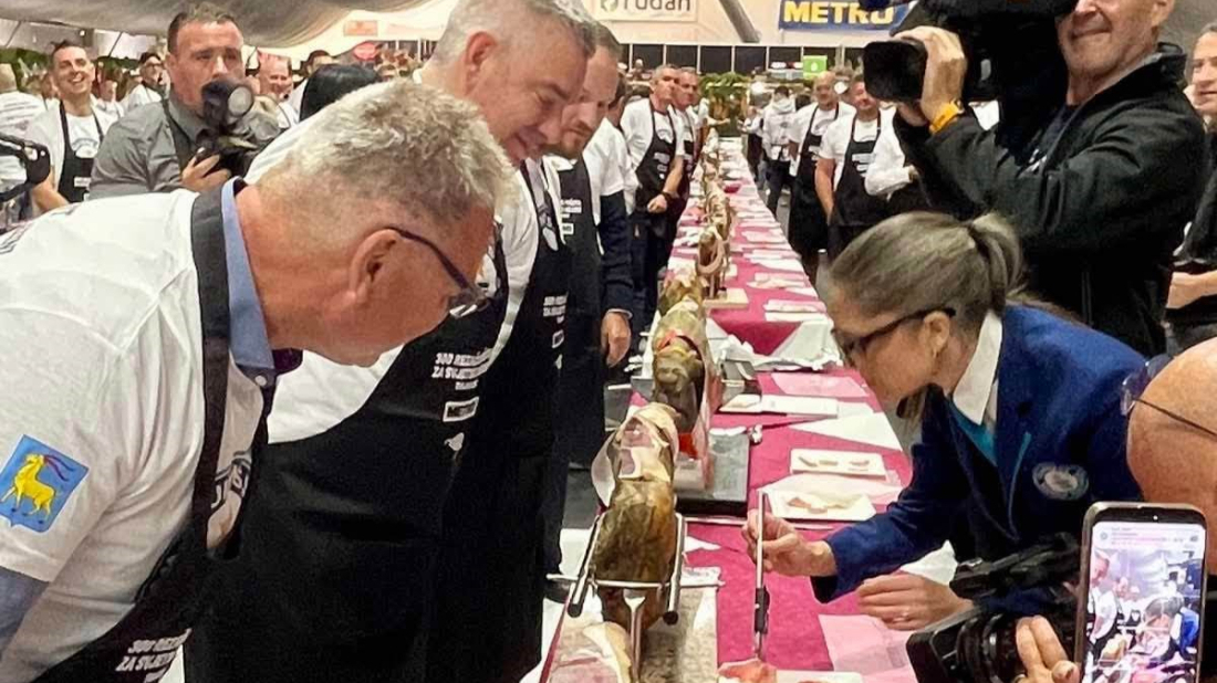 I župan Boris Miletić okušao se u rušenju Guinnessova rekorda u rezanju pršuta