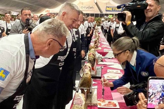I župan Boris Miletić okušao se u rušenju Guinnessova rekorda u rezanju pršuta