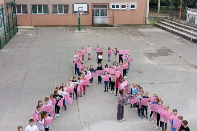 „Mama, budi zdrava!”: Više od 440 škola i vrtića šalje važnu poruku svim majkama