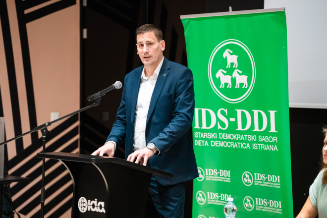 Pavlović uzvratio Radojčić: 'Za svoje odluke ne tražimo odobrenje u Zagrebu!'