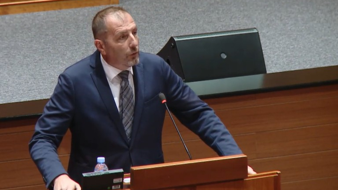 Što izlazi iz dimnjaka Holcima? Paus traži hitan nadzor cementare u Koromačnu i odgovore o otpadu iz Gospića!