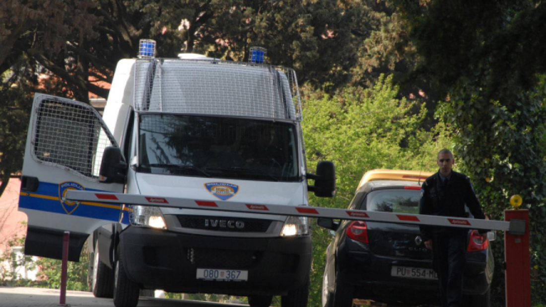 NOVI DETALJI PROVALE U POREČU: U banku ušli kroz lokal, oštećeni optički kabeli i bankomat u Svetom Lovreču!