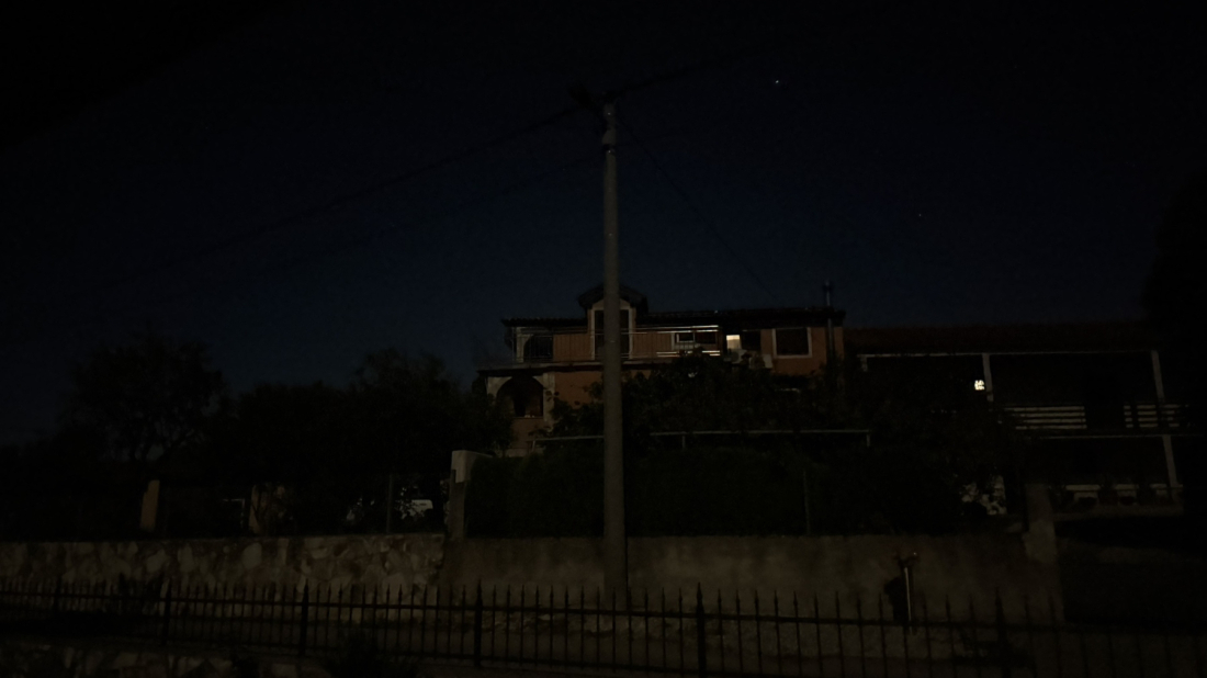 Tko je ugasio svjetla u Obršu? Dok susjedna sela imaju rasvjetu, Obrš ostaje u mraku!