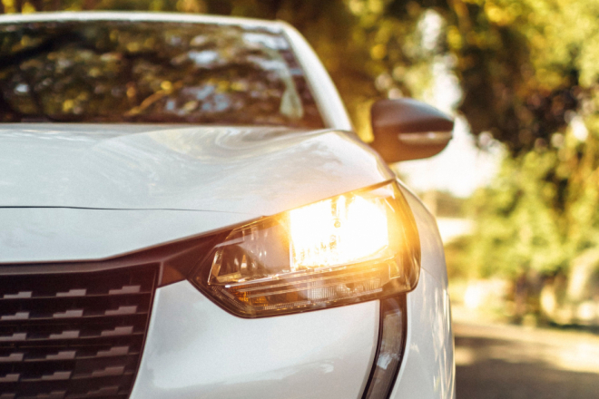 Od nedjelje obavezna dnevna svjetla na automobilima! Za nepoštivanje pravila kazna 30 eura