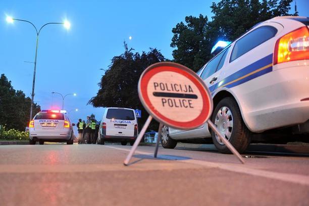 Pula: Žena pala pod autobus i smrtno stradala