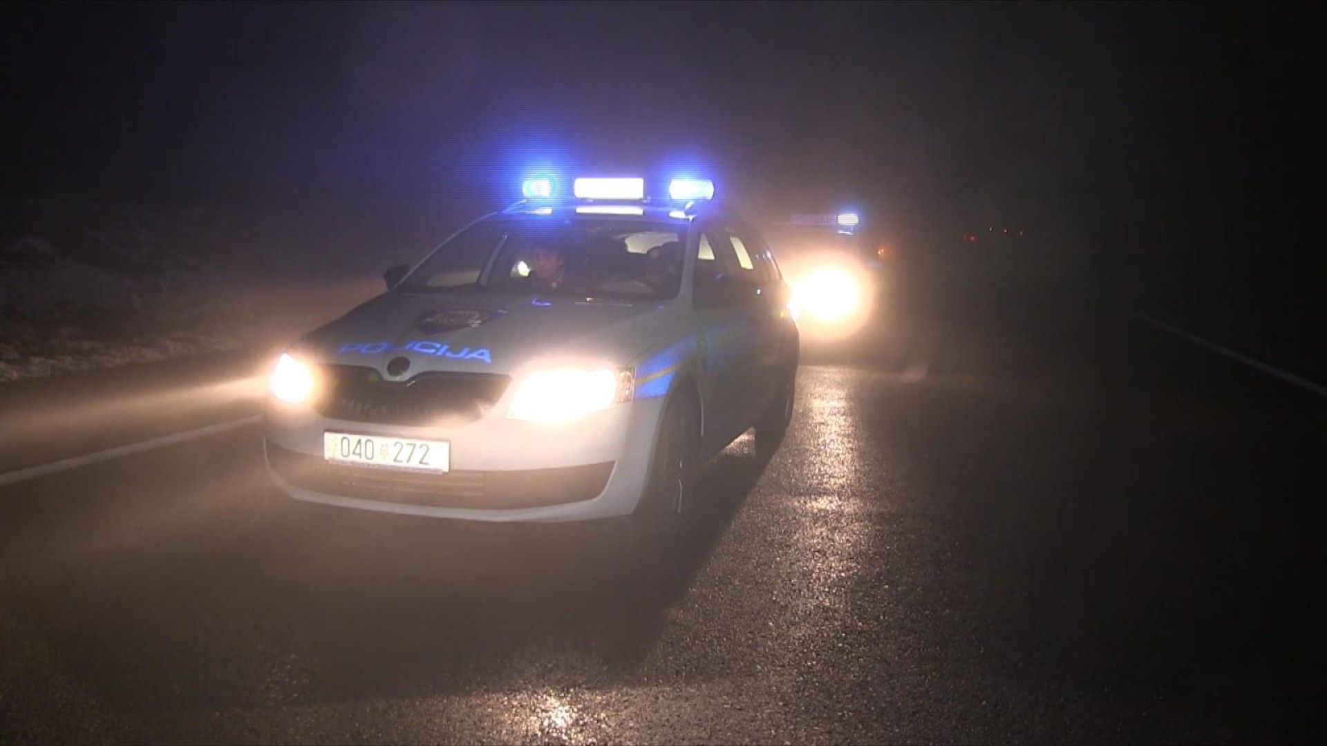 Zbog neprilagođene brzine izletio sa ceste